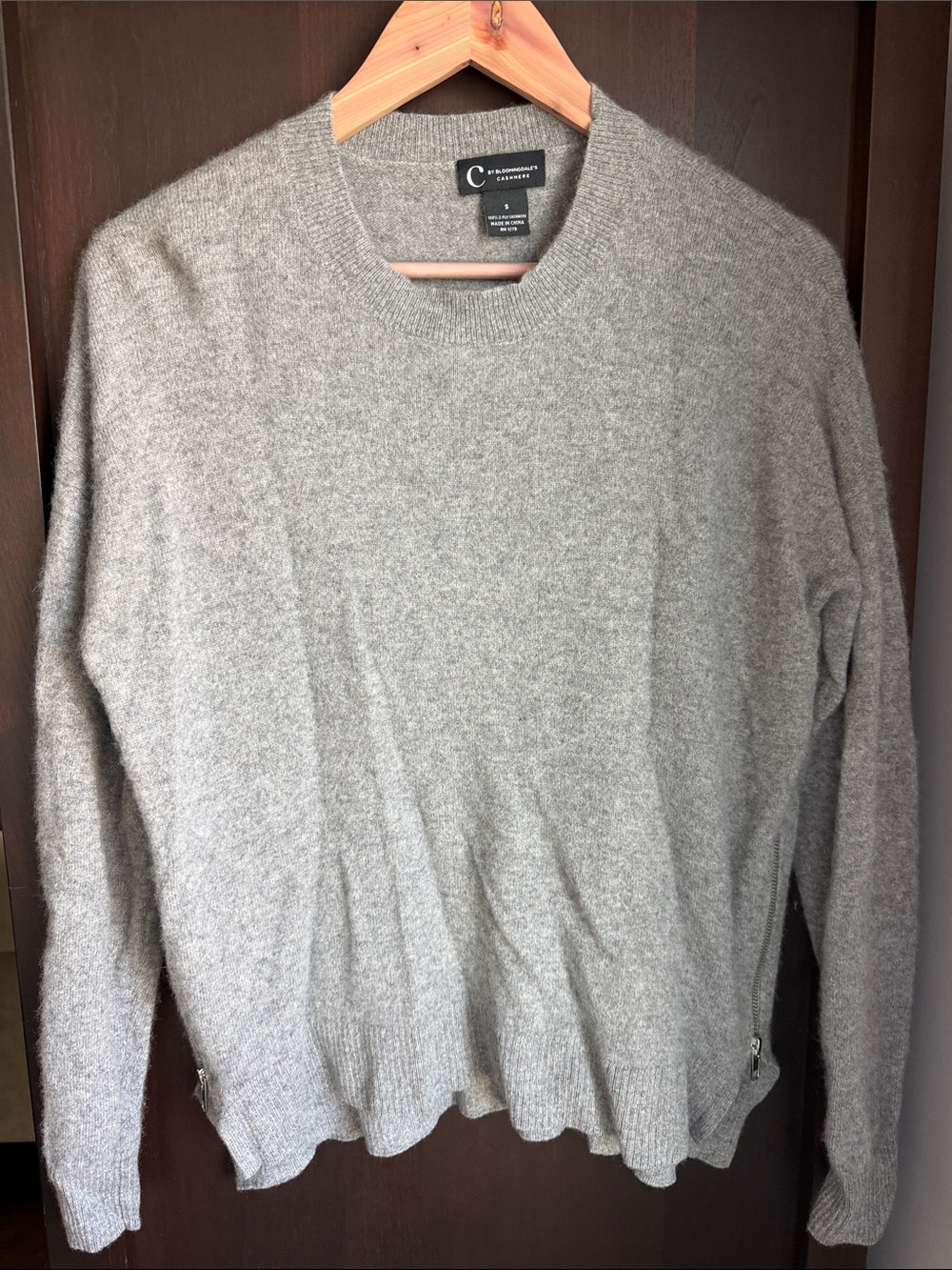 Bloomingdale's Women's Light Gray 100% Cashmere Crewneck Sweater